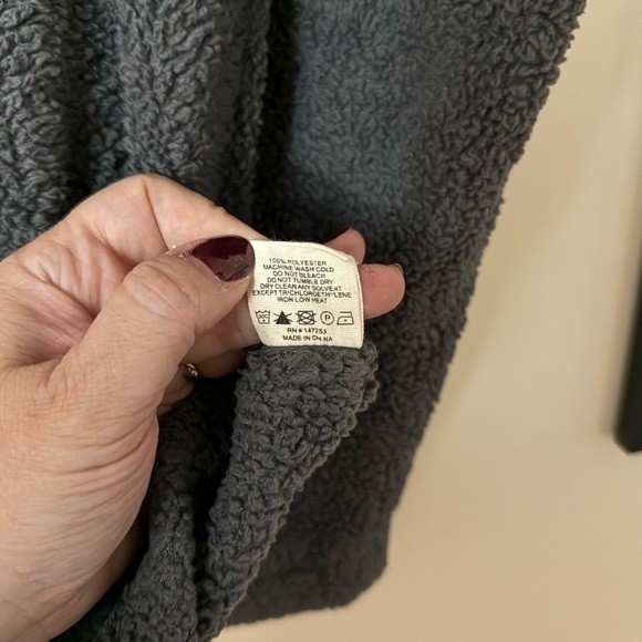 Simply Southern Chevron Stripe Sherpa Pullover, grey/pink/ivory size XL - Picture 6 of 8